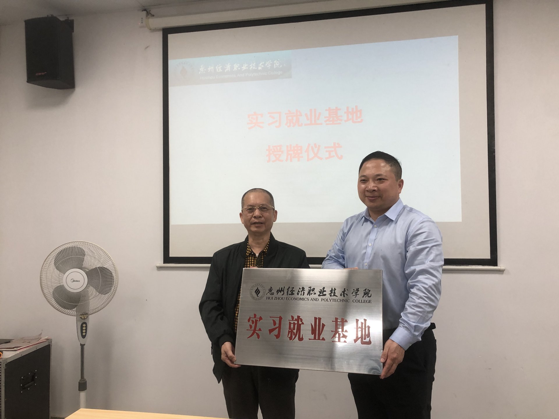 执行秘书长张玉洁